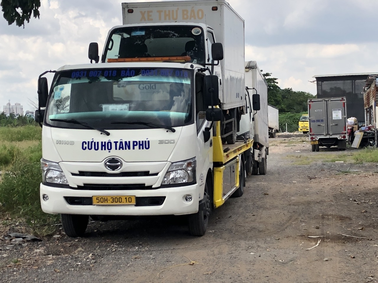 cứu hộ giao thông Chí Bảo đến cứu hộ xe thư báo