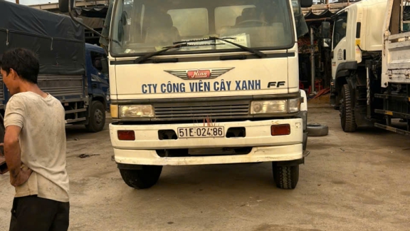CỨU HỘ CHÍ BẢO kéo xe cây xanh hỏng khi đang tưới công trình về raga sữa chữa