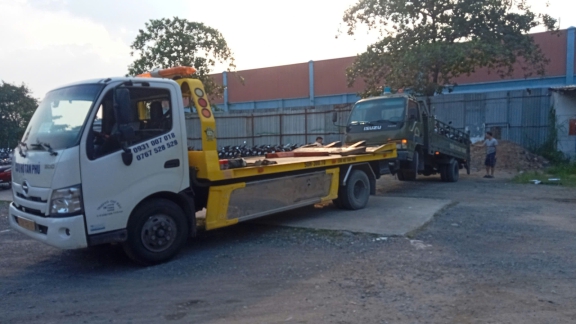 cứu hộ chí bao 14/11/2025 kéo xe công an tân sơn nhất hỗ trợ ae công an, gập xự cố tại vòng xoay lạc long quân