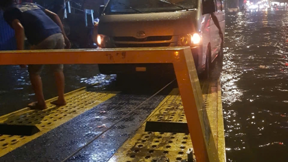 cứu hộ chí bảo, cứu hộ xe oto ngập thành phó hồ chí minh