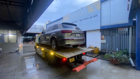 CỨU HỘ XE Ô TÔ BỊ SÔI NƯỚC - BÁO LỖI ĐỘNG CƠ