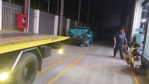 cứu hộ tân phú hỗ trợ công an phú lâm kéo xe tai nạn