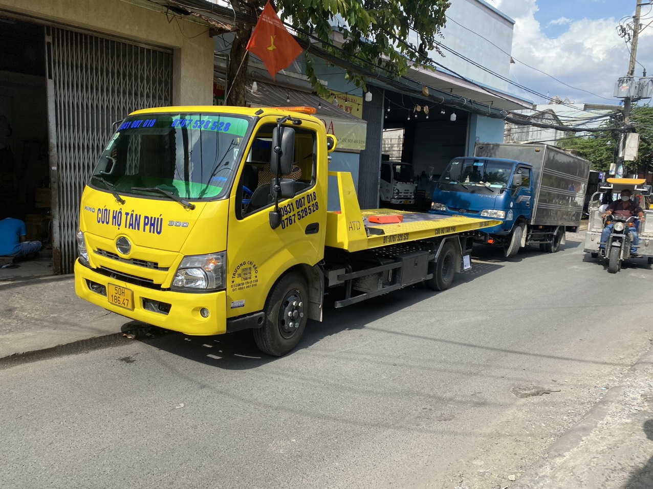 Cứu hộ Chí Bảo - Vá vỏ ô tô lưu động